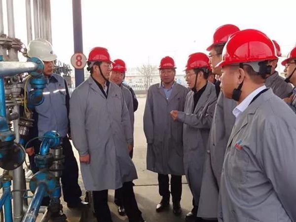 【頭條】17個檢查組查出99個重大安全隱患,山東17家企業停產,229家被處罰。