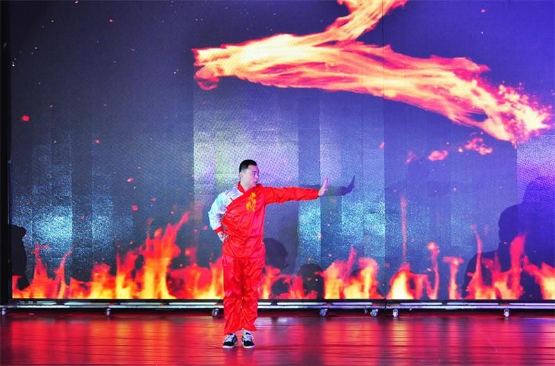 “感恩相伴?筑夢同行”——龍港集團2019新春年會盛大舉行！