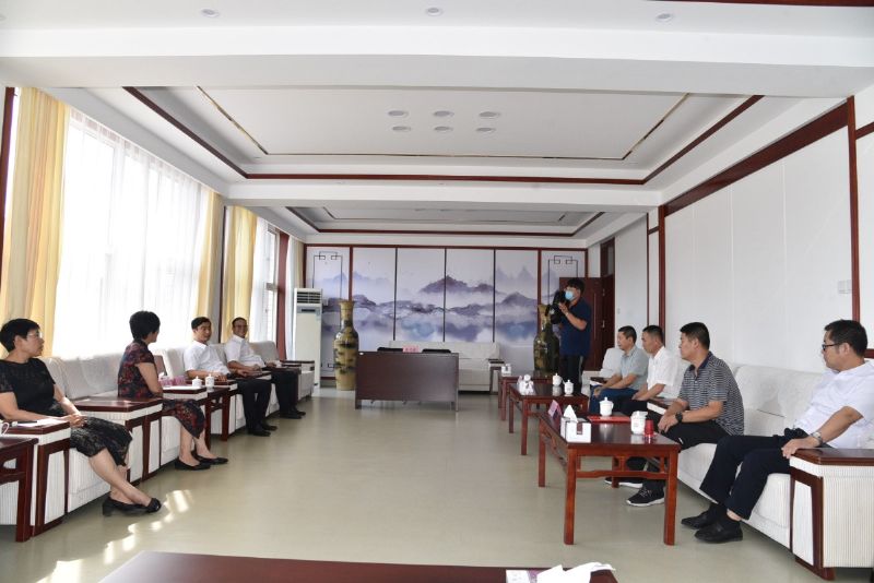 校企聯袂，共筑教育——“龍港·育秀園”又一教育教學獎勵基金簽約儀式圓滿完成！