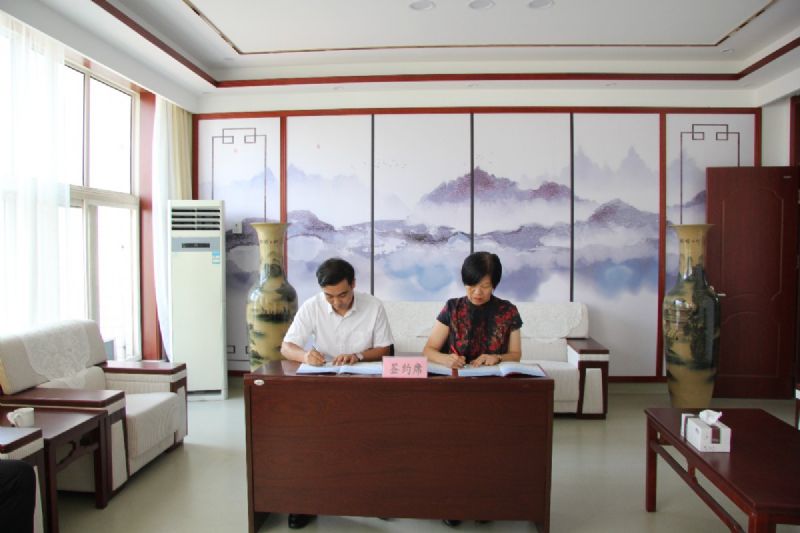 校企聯袂，共筑教育——“龍港·育秀園”又一教育教學獎勵基金簽約儀式圓滿完成！