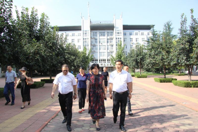 校企聯袂，共筑教育——“龍港·育秀園”又一教育教學獎勵基金簽約儀式圓滿完成！