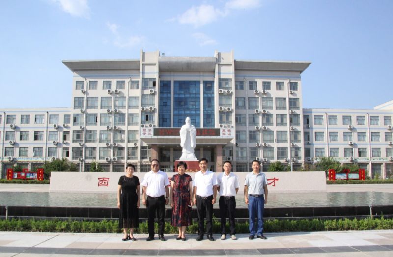 校企聯袂，共筑教育——“龍港·育秀園”又一教育教學獎勵基金簽約儀式圓滿完成！