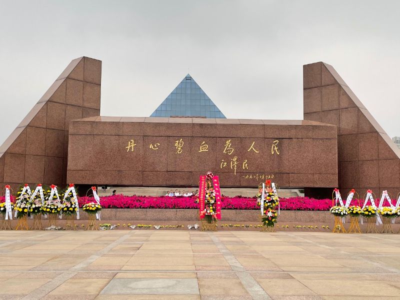 重溫黨史 堅定信念 熔煉團隊 共創未來——龍港集團開展紅色主題團建活動